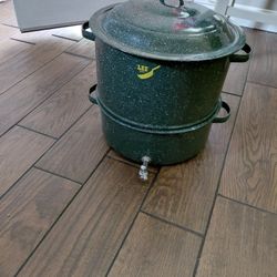 Vintage 19 Quart Pot With Spigot