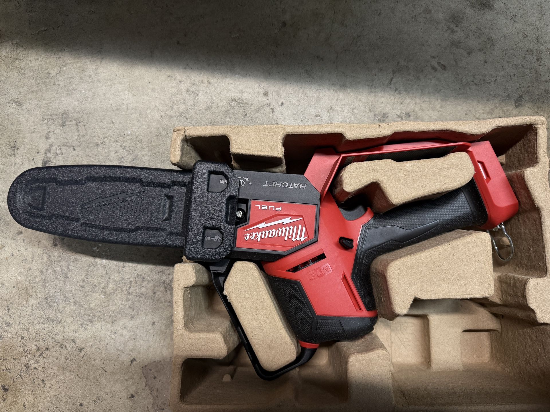Milwaukee M18 FUEL 8 in. HATCHET Pruning Saw (Tool-Only)