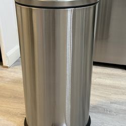 Stainless Steel Finish Trash Can