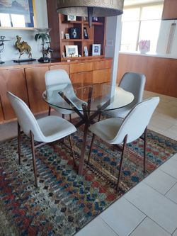 Round dining table with chairs