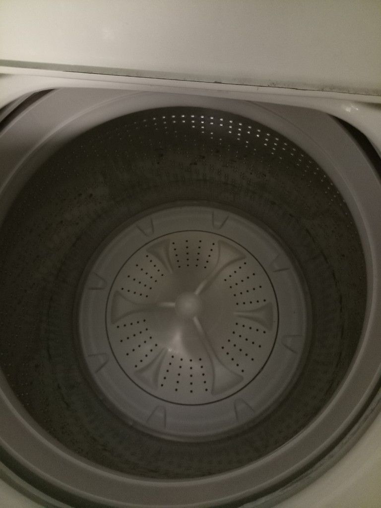 Selling Whirlpool Washing Machine