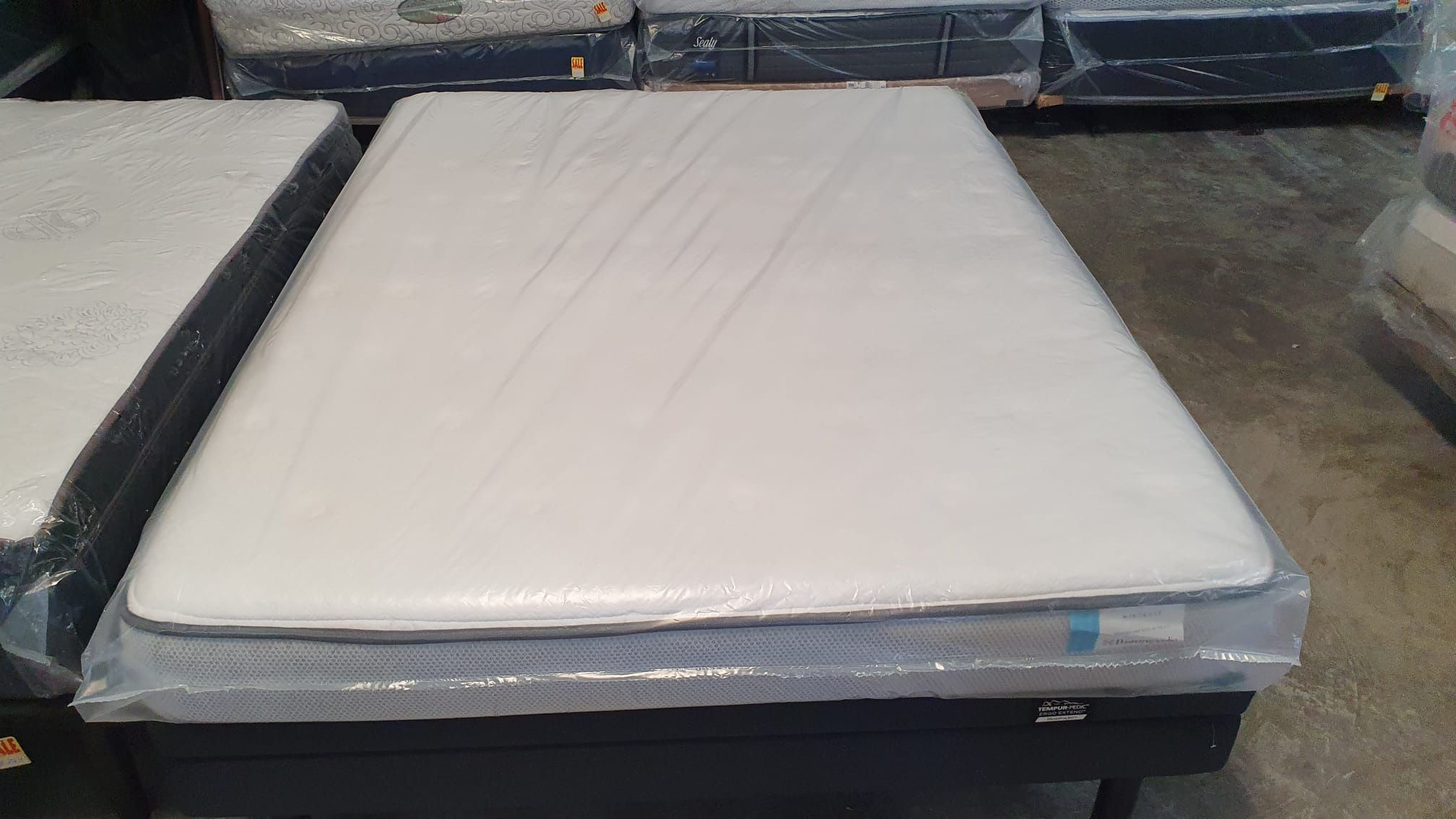 SEALY QUEEN SIZE MATTRESS AND BOX SPRING 🚚🚚 FREE DELIVERY 🚚🚚