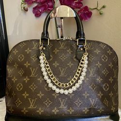 Louis Vuitton Alma Handbag 