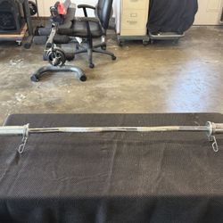 Olympic EZ Curl Bar with Bearing Sleeves & Spring Collars – Excellent Condition