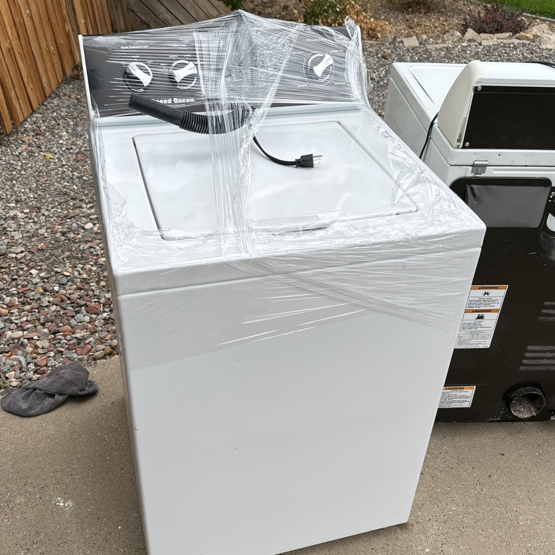 Washer and gas dryer