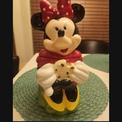 Disney - Minnie Mouse Cookie Jar & Salt Pepper Shakers