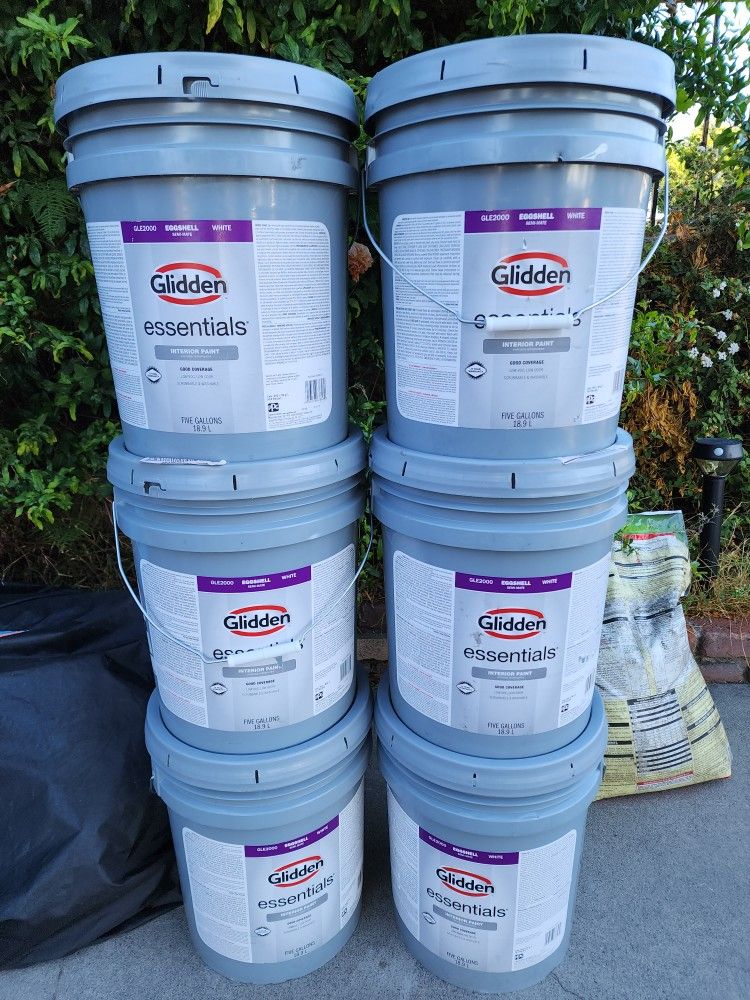 Glidden 5 gal. White Eggshell Interior Paint (New, 2 Buckets Available ...