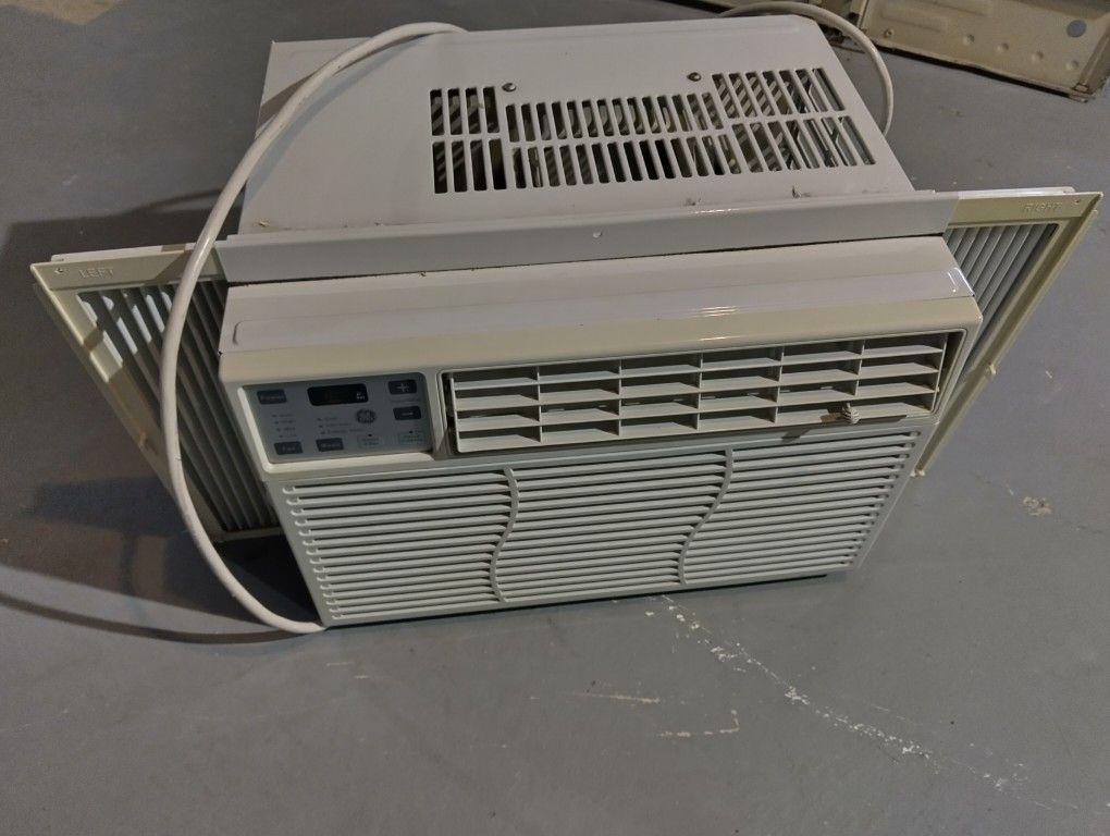 Air Conditioner 6000 BTU. Good Condition Works Perfect $120 Make Offer