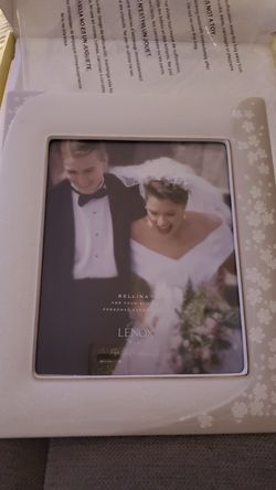 Brand NEW- Lenox picture frame