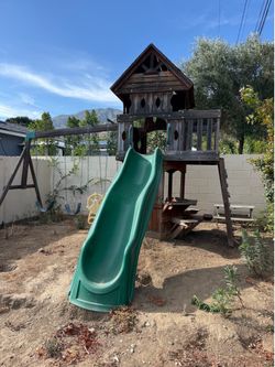 Play structure/playground