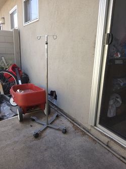 Adjustable dual IV holder