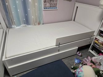 2 twin beds with option to take both mattress (read description )