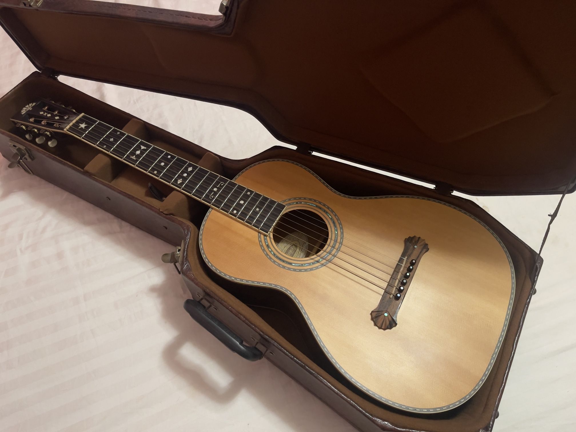 Washburn spruce/trembesi parlor guitar natural model R315kk
