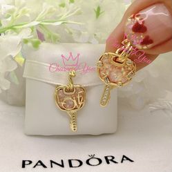 Adorable Charm 925 silver for Pandora moments bracelet.