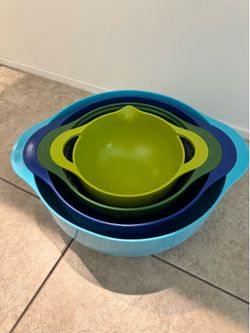 Joseph Joseph set of nesting bowls