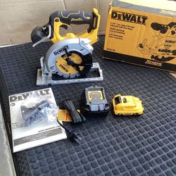 DEWALT XTREME 12-VOLT MAX 5-3/8-IN BRUSHLESS CORDLESS CIRCULAR SAW BATTERY AND CHARGER INCLUDED 
