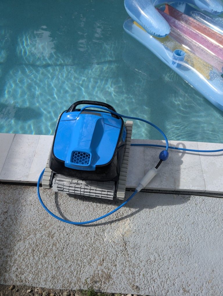 Maytronics Dolphin Nautilus CC Pro + Wifi (Pool Robot)