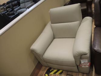 Leather Power Recliner — Natuzzi Editions (Seashell)