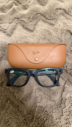 Ray-Ban Meta Smart Glasses with Case