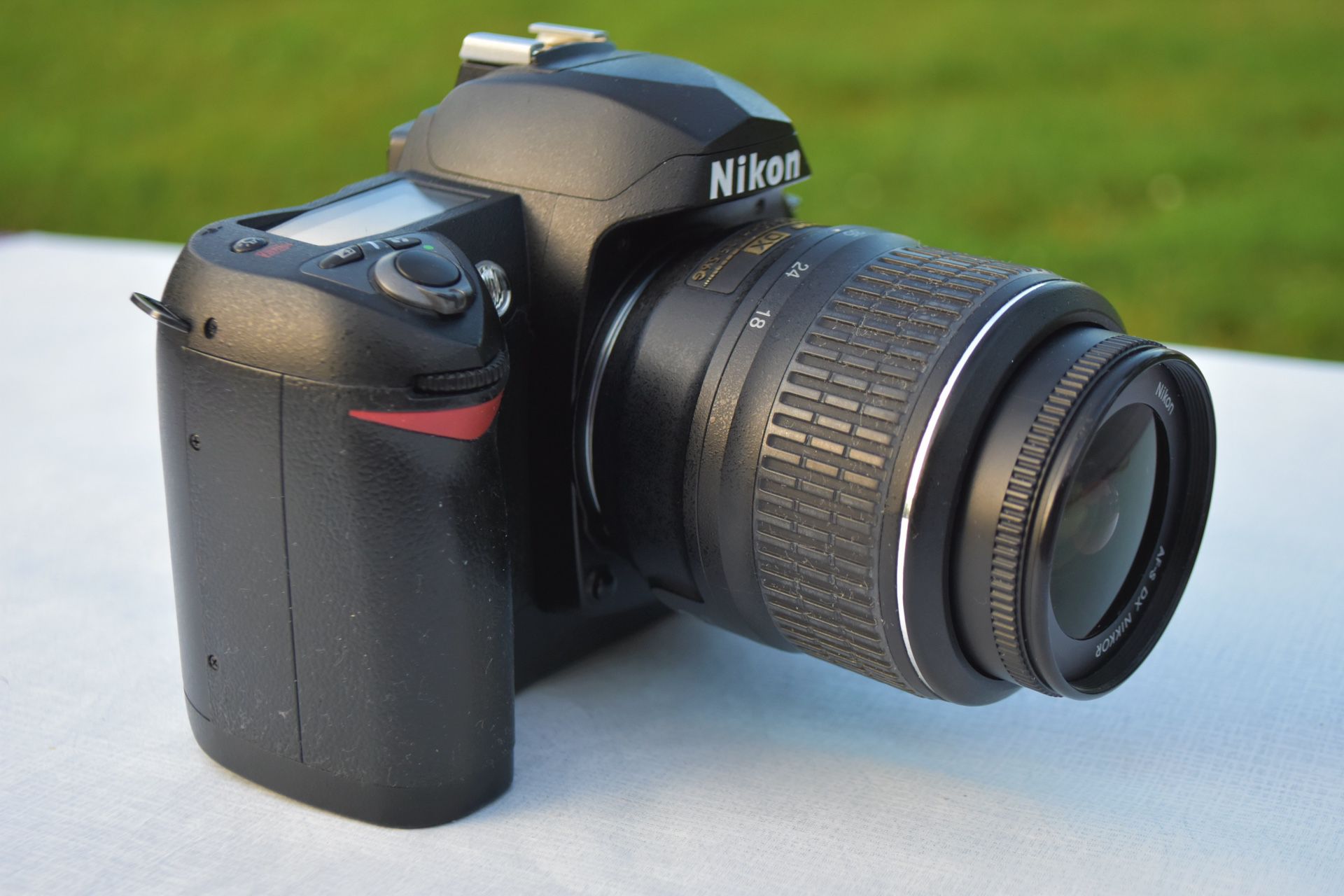 Nikon D70s DSLR Camera W/AF-S Nikkor 18-55 VR Lens