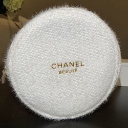 Makeup pouch AMAZING, retail $95 NeW