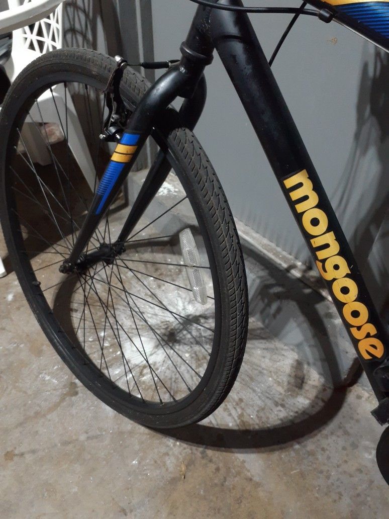 Mongoose Hotshot 700c 27 Inch