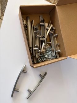 Kitchen cabinets - 20 handles