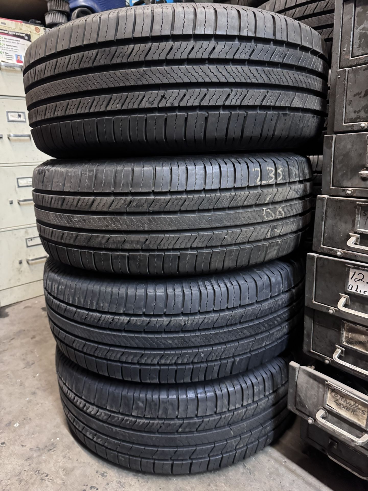 235/60/17 The Set Michelin