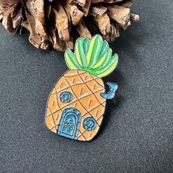 Pineapple House Pin Brooch 