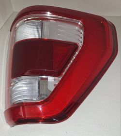 NEW 2021-2023 F-150 R. Tail Light Lamp Passenger side. Has small crack near bottom see pics. N PHX.