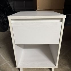 White Modern Single-drawer Nightstand With Storage
