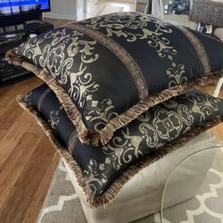 Dos Cojines 30” X 30” Como Nuevos