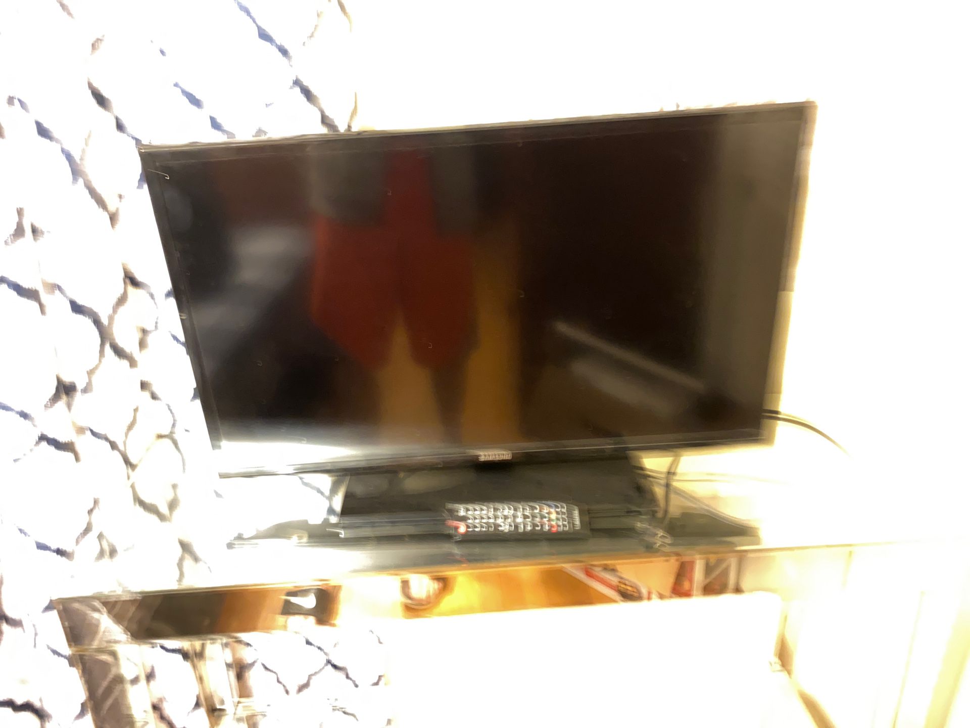 32 in Samsung TV LED HDTV 1020p not a smart tv