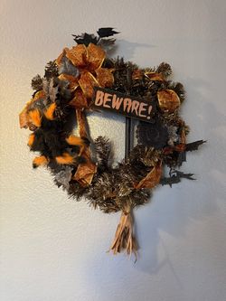 HALLOWEEN WREATH WITH SPIDER AND WITCH’S BROOM
