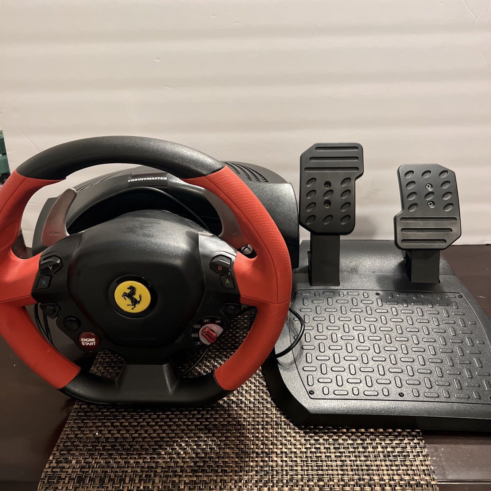 Xbox One Ferrari Thrust master 458 Spider Racing Wheel
