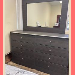 Dresser/ Eight drawers dresser with mirror