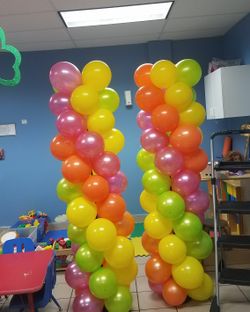 2 balloon columns