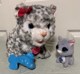 *FurReal Friends Flurry, My Baby Snow Leopard Pet Interactive stuffed/ Plush Robot Toy.