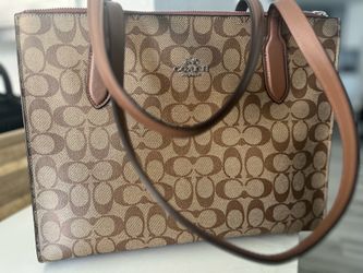 Coach !!!!!!!authentic tote