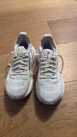 Walking /running shoes