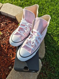 Classic Chuck Taylors Women Converse size 7.5
