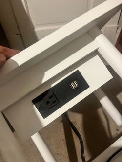 End table wit two usb in plug built in