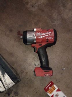 Milwaukee 1/2 impact  with battery and charger