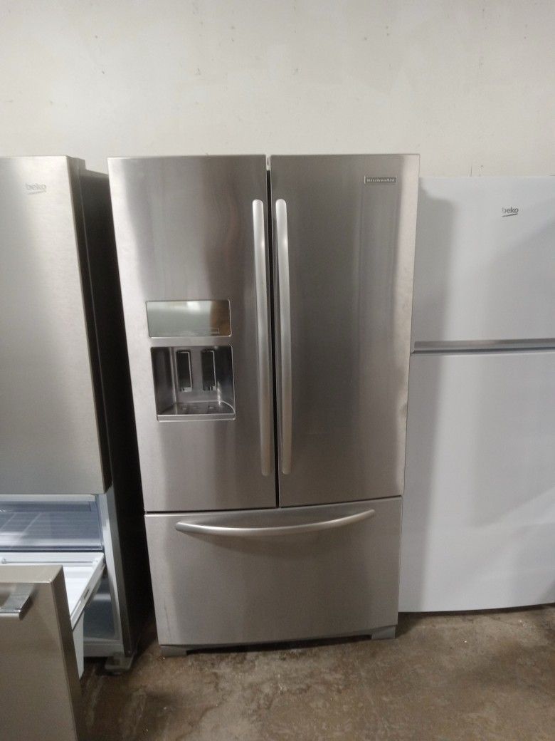 25 Cubic Foot KitchenAid Bottom Freezer Pull Out With Water And Ice In The Door Comes With Free Delivery Vancouver Area