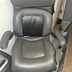 Comfy And Heavy Office Chair 