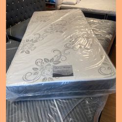 Twin size mattress / Colchón