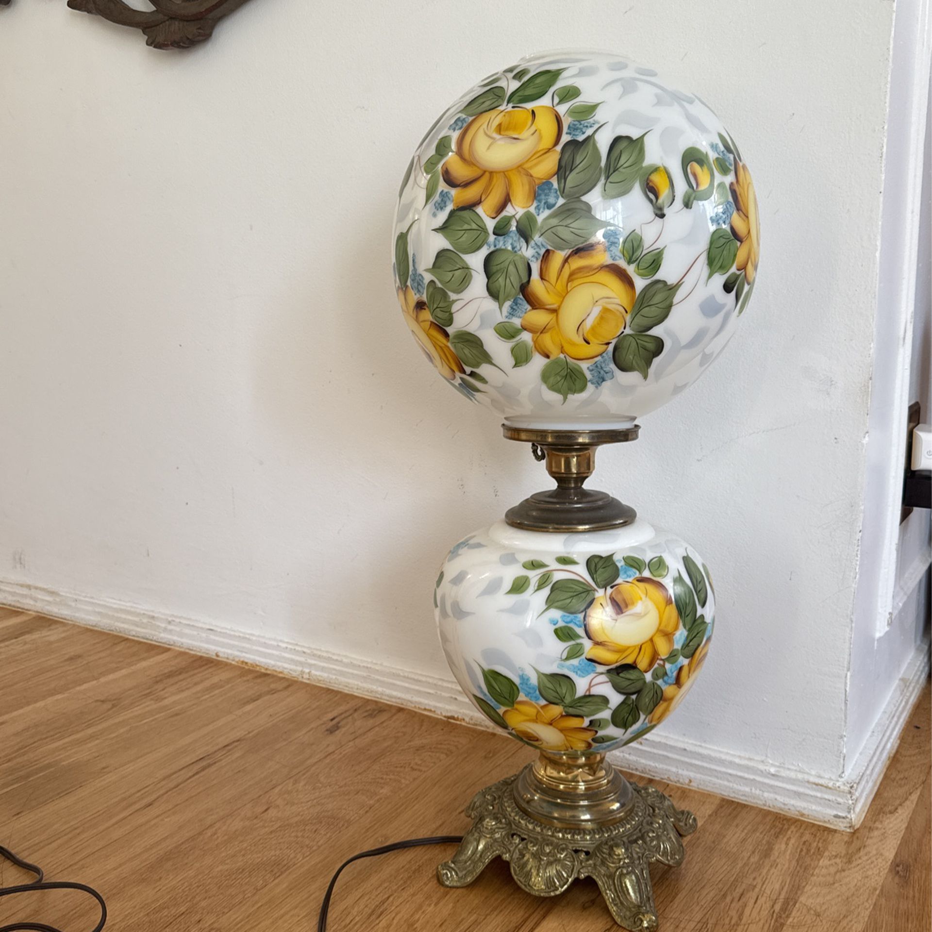 Vintage Victorian Floral Flower Globe Lamp 