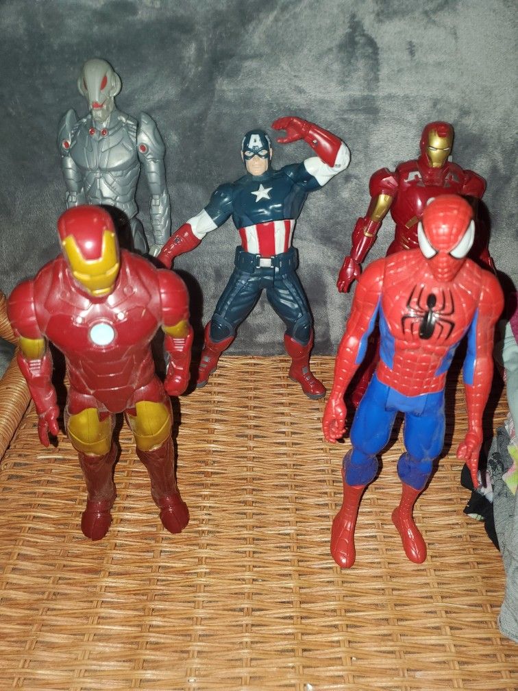 Marvel Action Figure Lot Of 5 Ultron Iron Man Spider-Man + More 