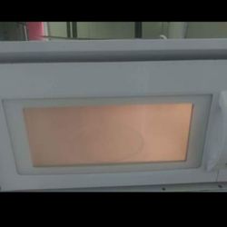 Beautiful White Over The Range Microwave. Used Like New. Super Nice And Clean