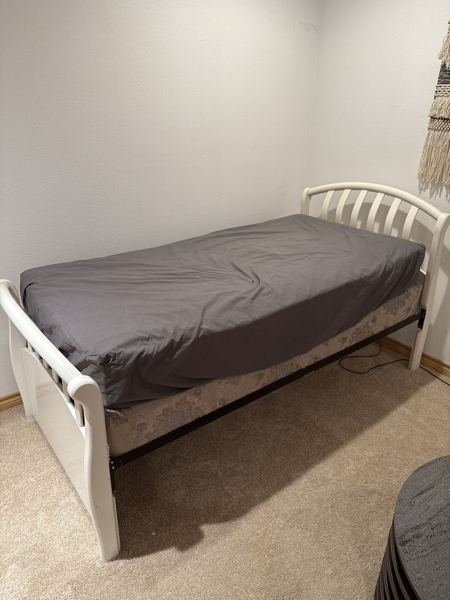 Twin Bed (twin bed Frame, Twin Mattress, And Twin Box Spring)